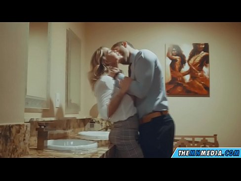 ❤️ جڏهن هڪ busty سنهري اوھان کي هڪ عوامي آرام روم ۾ seduces ❤❌  جنس